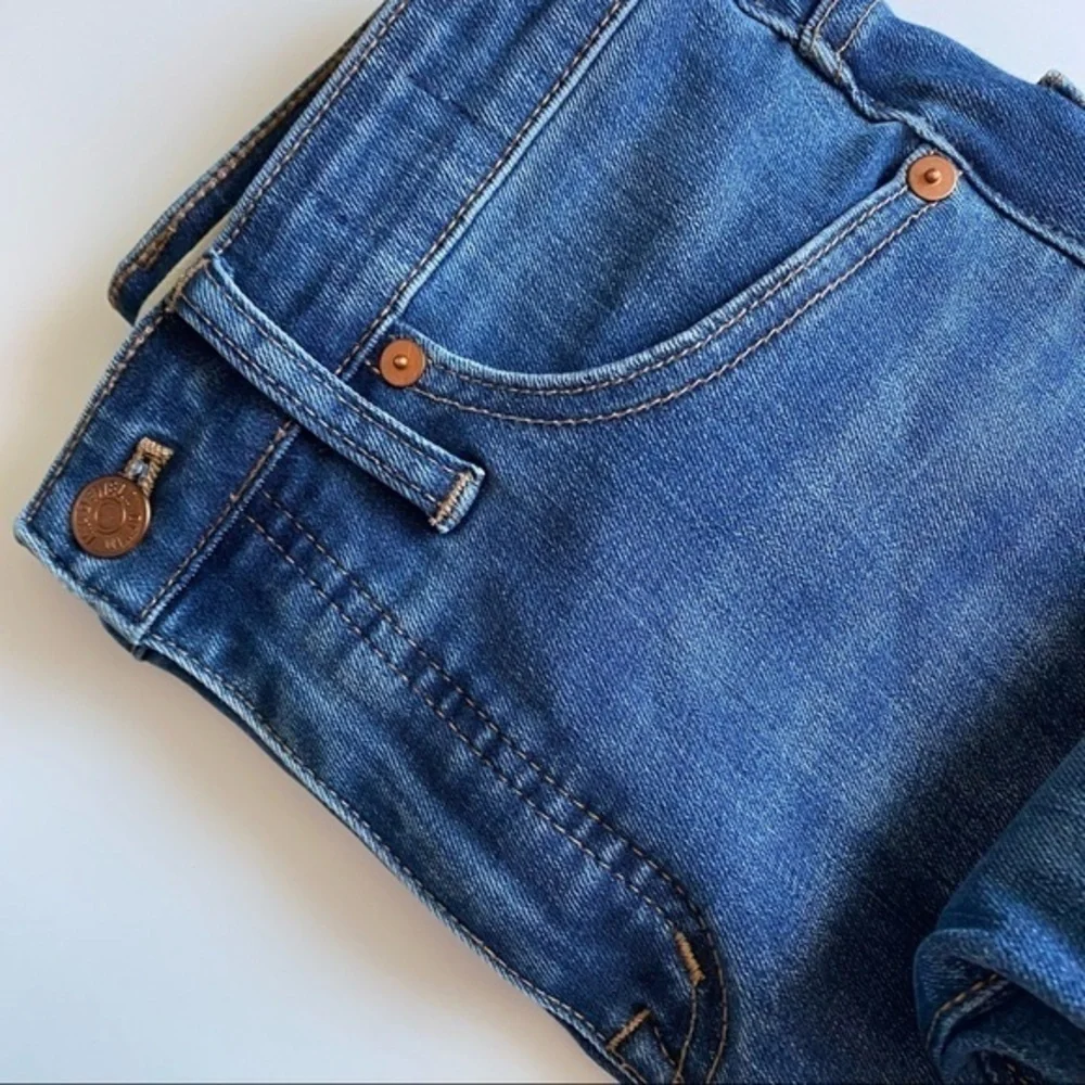 Madewell • Curvy High-Rise Skinny Jeans in Danny Wash: TENCEL™ Denim Edition